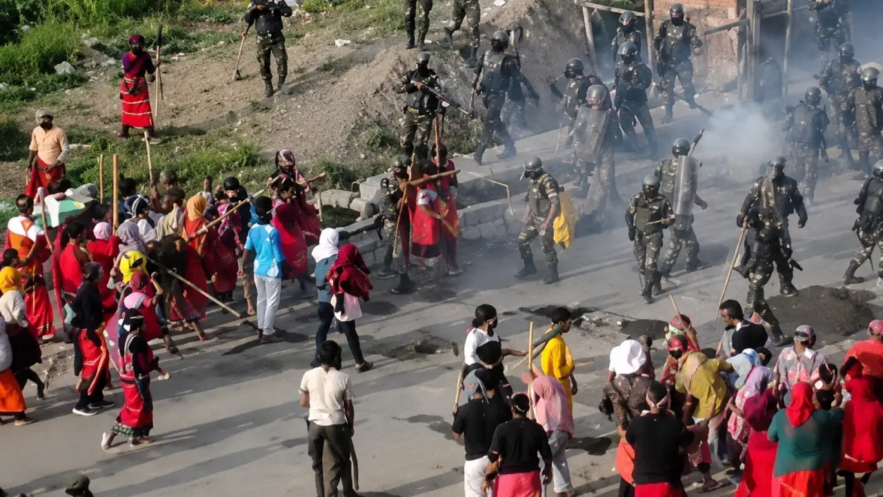 Protestors clash with Assam Rifles in Ukhrul