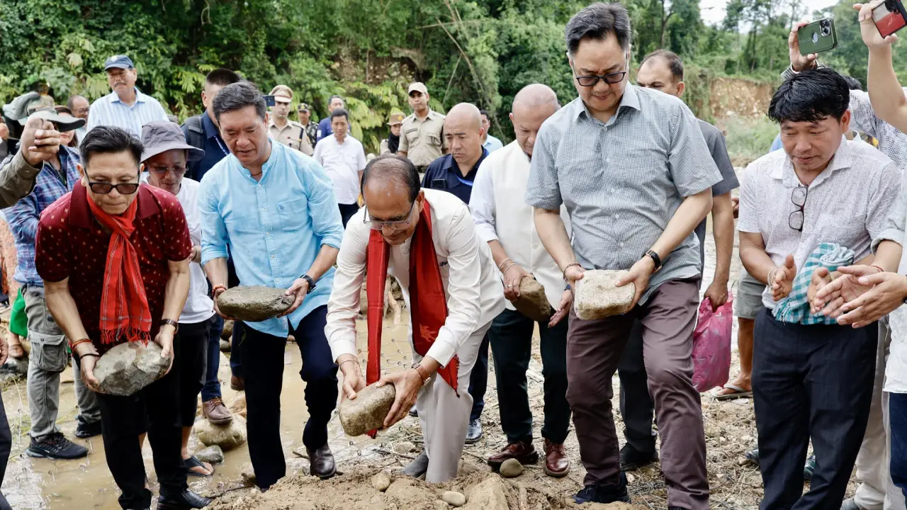Shivraj Singh Chouhan Reviews Flood Damage