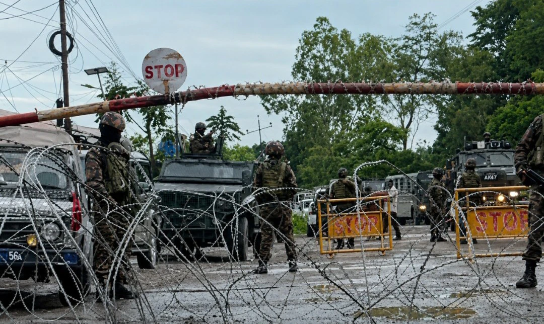 Security Forces Prevent Face-off