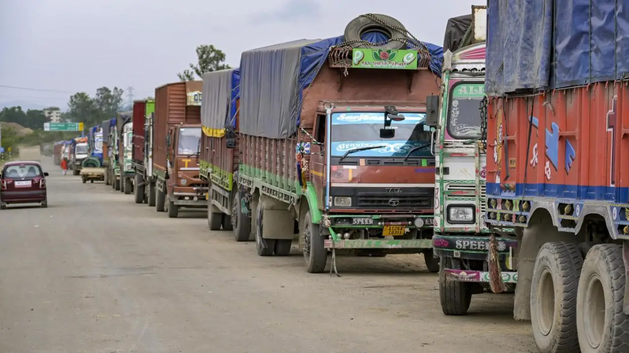 Over 1,700 Trucks Stranded on NH-37